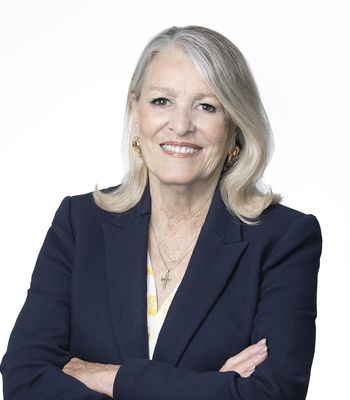 Portrait of Vicki Arthur, REALTOR®.